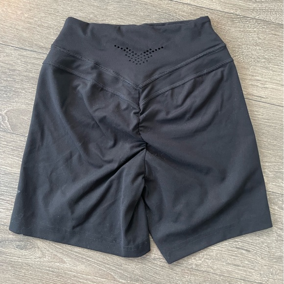 Gymshark Whitney Simmons High Rise Shorts Black 2020 - Picture 3 of 3